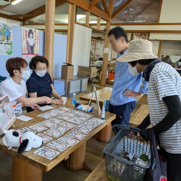 ６月19日　道の駅よしかわ杜氏の里で保健室活動を行いました